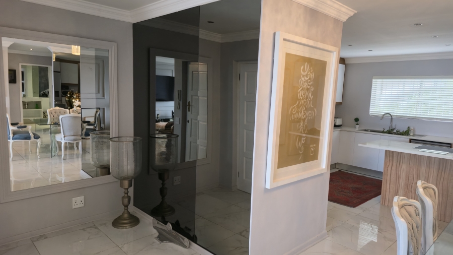 To Let 2 Bedroom Property for Rent in Bantry Bay Western Cape